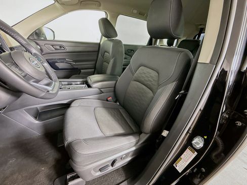 Used 2025 Nissan Pathfinder SV FWD image 25