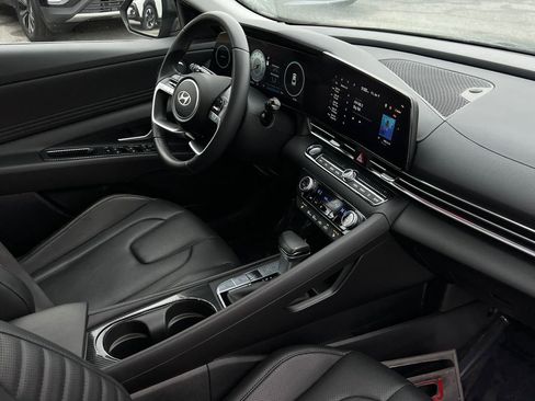 Used 2024 Hyundai Elantra Limited image 14