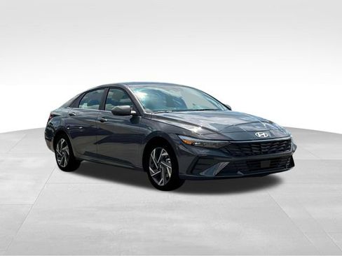 New 2025 Hyundai Elantra SEL image 11