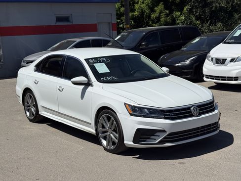 Used 2017 Volkswagen Passat 1.8T R-Line w/ R-Line Lighting Package FWD image 2