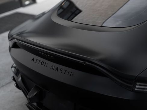 Used 2025 Aston Martin V8 Vantage Coupe image 8
