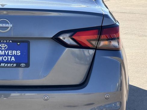 Used 2025 Nissan Versa SV image 9