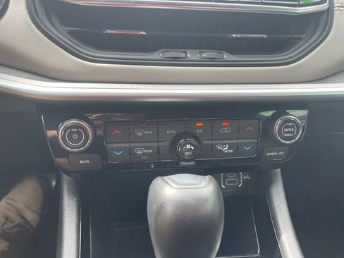 Used 2025 Jeep Compass Limited AWD/4WD image 23