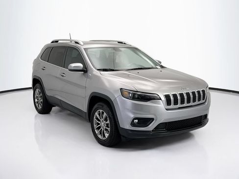 Used 2019 Jeep Cherokee Latitude Plus w/ Comfort/Convenience Group AWD/4WD image 3