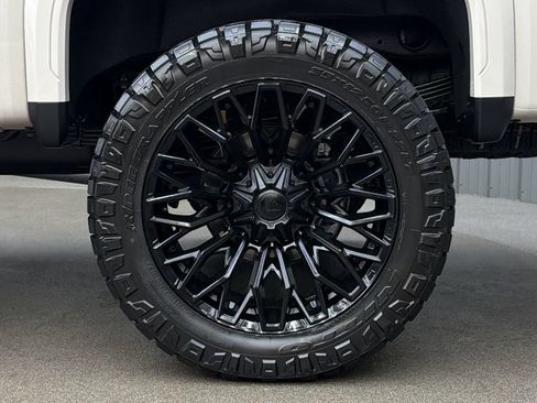 Used 2026 GMC Sierra 2500 AT4X w/ LPO, Black Badging Package AWD/4WD image 12