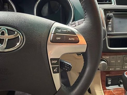 Used 2013 Toyota Highlander Limited AWD/4WD image 19