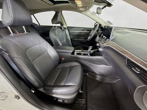Used 2024 Nissan Altima 2.5 SL FWD image 29