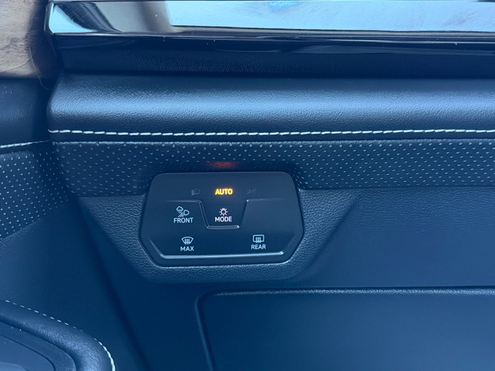 Certified 2024 Volkswagen Atlas SE FWD image 23