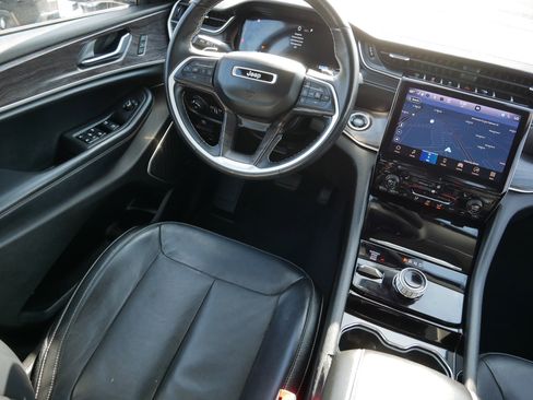 Used 2022 Jeep Grand Cherokee L Limited AWD/4WD image 9