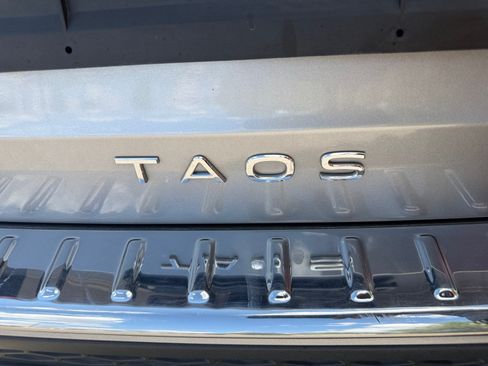 Used 2024 Volkswagen Taos SE AWD/4WD image 23