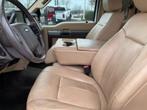 Used 2016 Ford F250 Lariat w/ Chrome Package image 5