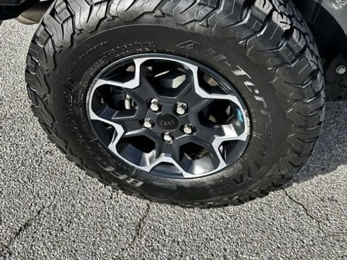 Used 2023 Jeep Wrangler Unlimited Rubicon 4xe image 9