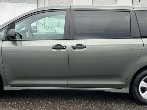 Certified 2020 Toyota Sienna L image 8