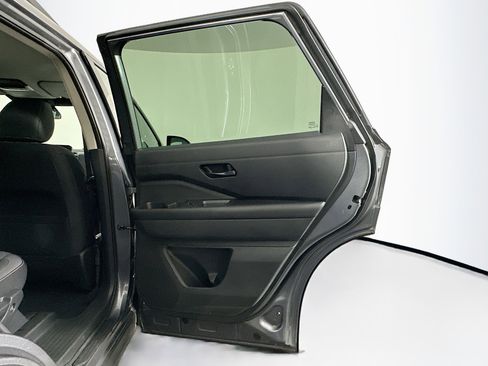 Used 2024 Nissan Pathfinder SV image 30