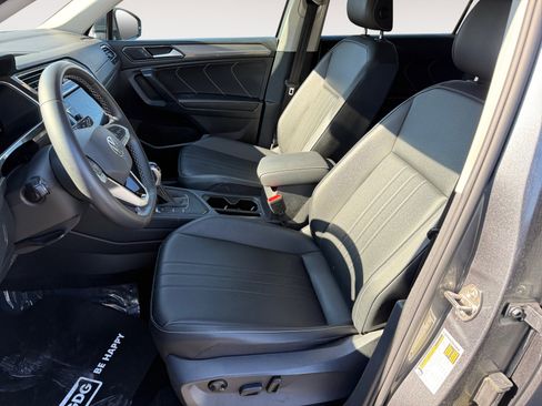 Used 2022 Volkswagen Tiguan SE image 10