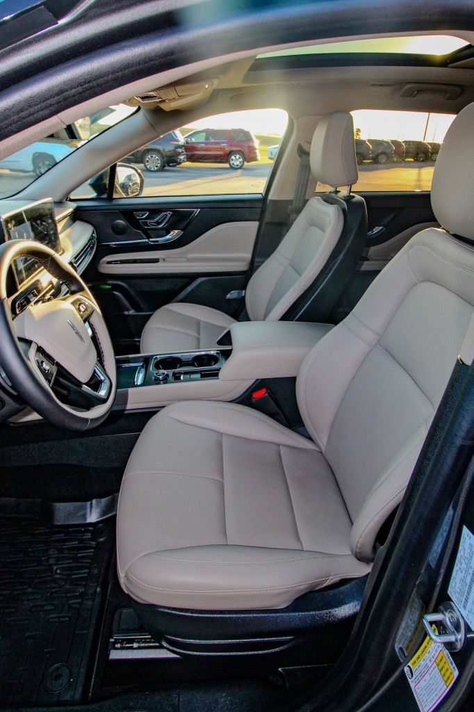 Used 2025 Lincoln Corsair AWD w/ Equipment Group 101A image 14