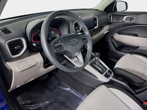 Certified 2025 Hyundai Venue SEL FWD image 9