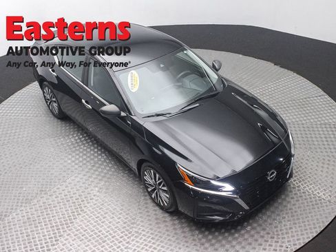 Used 2024 Nissan Altima 2.5 SV FWD image 3