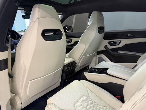 Used 2022 Lamborghini Urus image 19