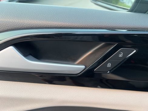 New 2025 Volkswagen Taos S image 17