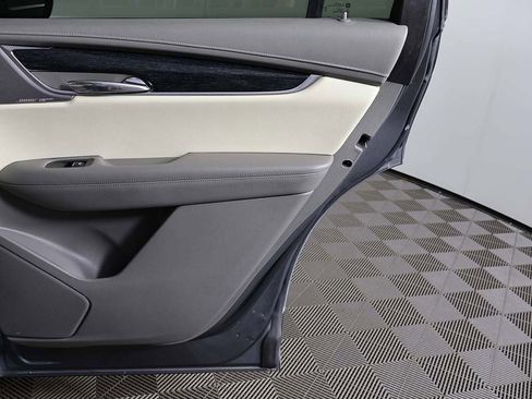 Used 2022 Cadillac XT6 Premium Luxury w/ Technology Package image 31