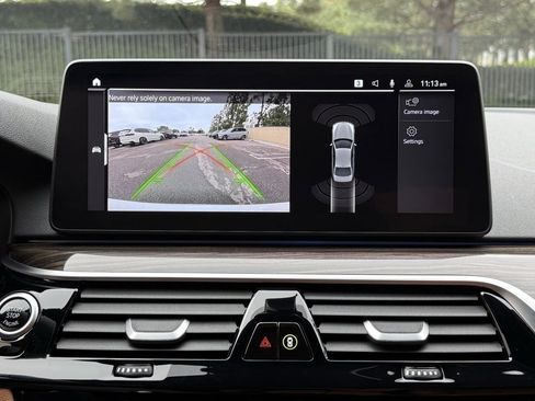 Certified 2023 BMW 530e w/ Convenience Package image 28