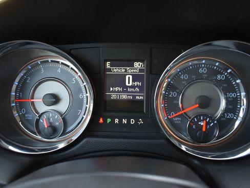 Used 2014 Chrysler Town & Country Touring-L w/ Driver Convenience Group FWD image 15