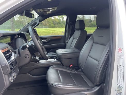 Used 2025 GMC Yukon Denali image 8