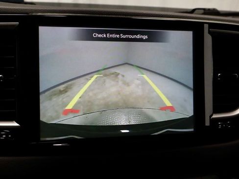 Used 2025 Chrysler Pacifica Select FWD image 2