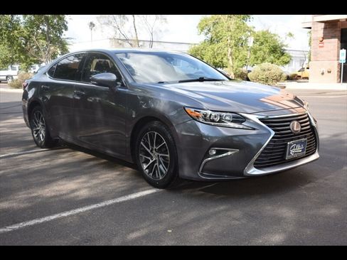 Used 2016 Lexus ES 350 w/ Navigation System Package FWD image 2