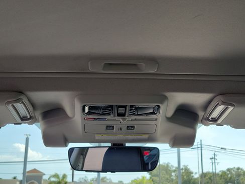 Used 2018 Subaru Forester 2.5i Touring AWD/4WD image 19