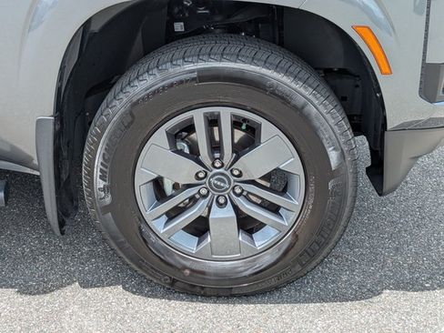 Certified 2025 Nissan Frontier SV AWD/4WD image 11