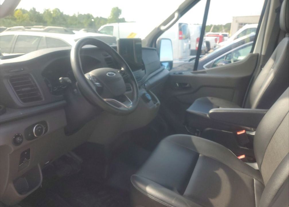 Used 2023 Ford E-Transit Medium Roof RWD image 5