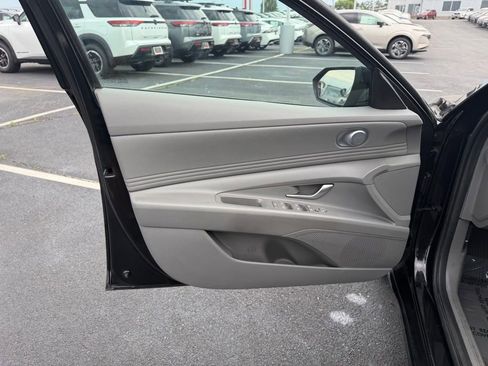 Used 2023 Hyundai Elantra SEL w/ Convenience Package FWD image 13