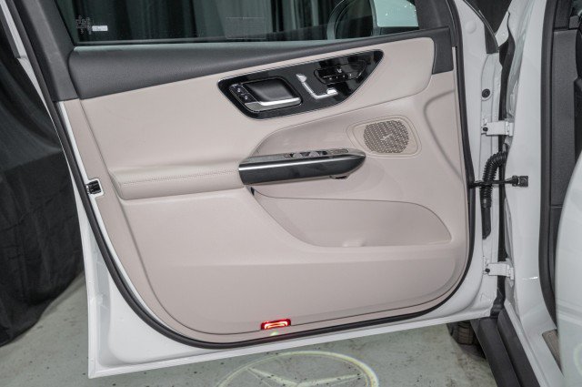 Used 2026 Mercedes-Benz GLC 300 image 9