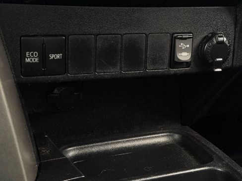 Used 2016 Toyota RAV4 XLE AWD/4WD image 22