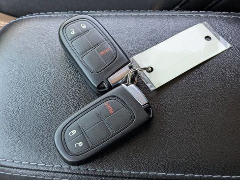 Used 2019 Jeep Cherokee Latitude Plus image 32