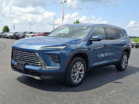 Used 2025 Buick Enclave Preferred AWD/4WD image 3