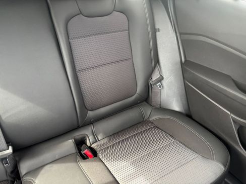 Used 2025 Chevrolet Trax LT FWD image 36
