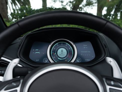 Used 2022 Aston Martin DB11 Volante RWD image 15