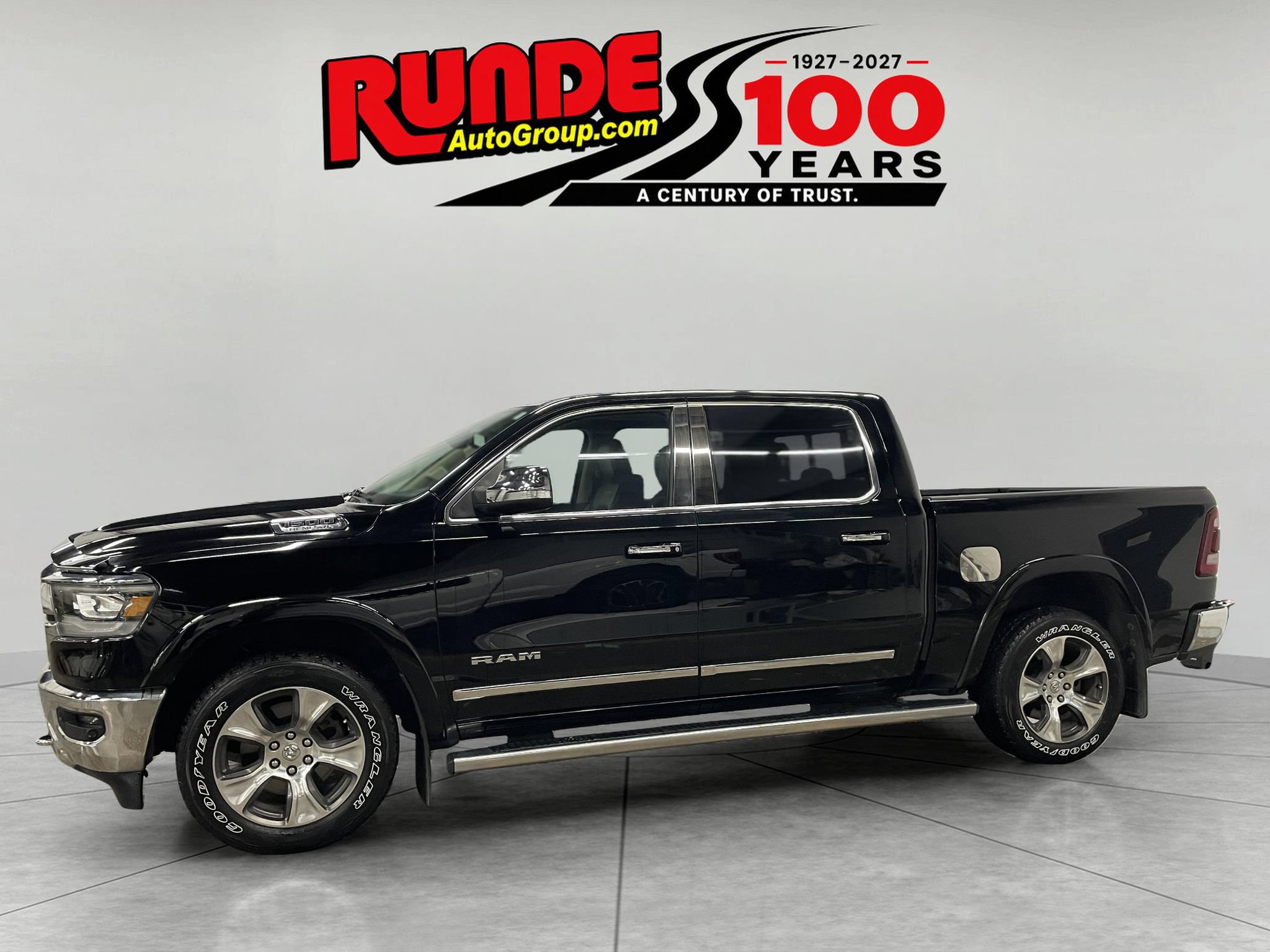 Used 2019 RAM 1500 Laramie AWD/4WD image 2