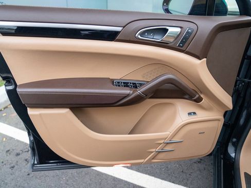 Used 2018 Porsche Cayenne S image 10