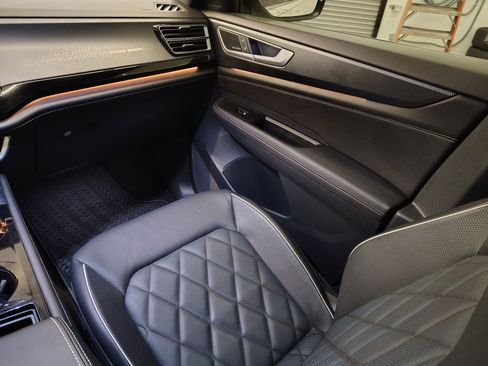 Used 2024 Volkswagen Atlas Cross Sport SEL Premium R-Line image 29