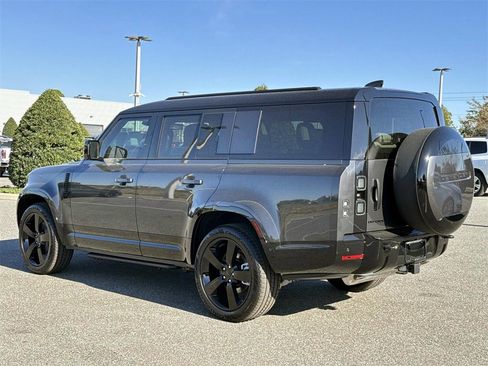 New 2026 Land Rover Defender 130 X-Dynamic SE image 3