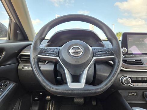 Used 2024 Nissan Altima 2.5 SV FWD image 44