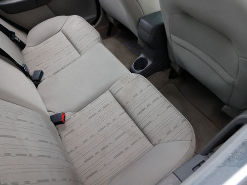 Used 2010 Ford Focus SE image 12