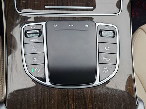 Used 2021 Mercedes-Benz GLC 300 4MATIC image 17