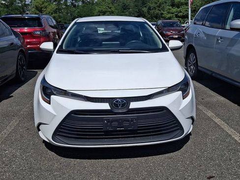 Used 2025 Toyota Corolla LE FWD image 2