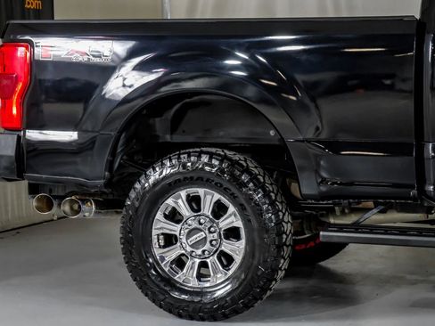 Used 2019 Ford F250 XLT w/ XLT Premium Package image 6