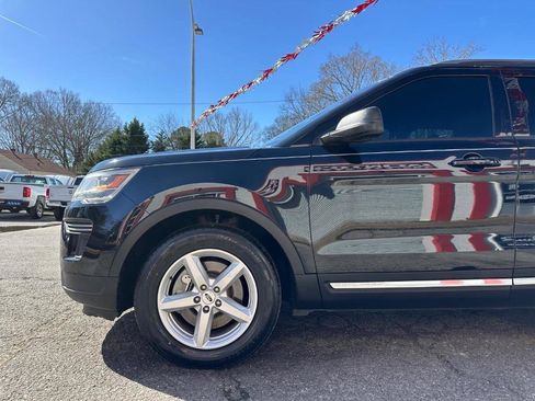 Used 2018 Ford Explorer XLT image 9